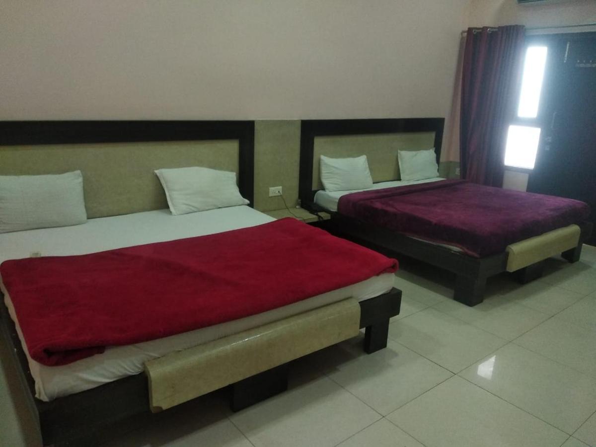 Negi'S Grand By Wb Hotels Kanpur Exterior foto
